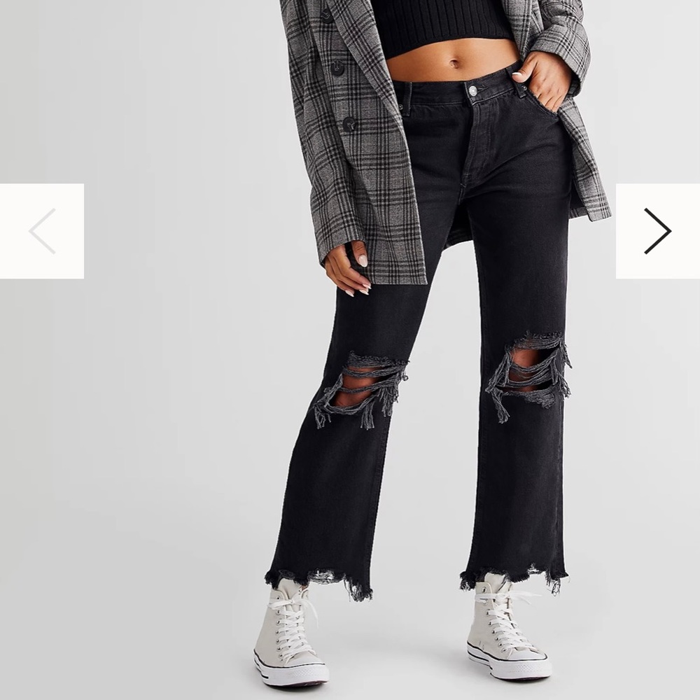 NWT Free People’s We The Free Maggie Mid-Rise Straight Jean in Washed Black